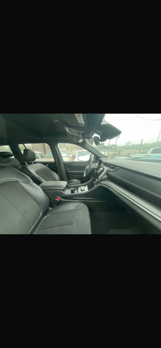 السلام عليكم جيب لمتدد موديل 23 فول سيارة 5 راكب بدون دواخل بدون اربالك بدون صبغ علية تغليف سيارة ماشية 17 الف سيارة جديدة بيه سونار مال الباشا سعر 355
***********
