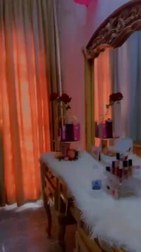 مستعمله • غرفة خشب • بيها مجال