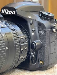 كاميرا ٧٥٠ دي • فول فريم • عدسة ٢٤/١٢٠