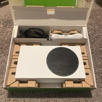 اكس بوكس سيريس اس كامل هوه وغراضه ويا حساب بي تقريبا شهرين كيم باص مكا...