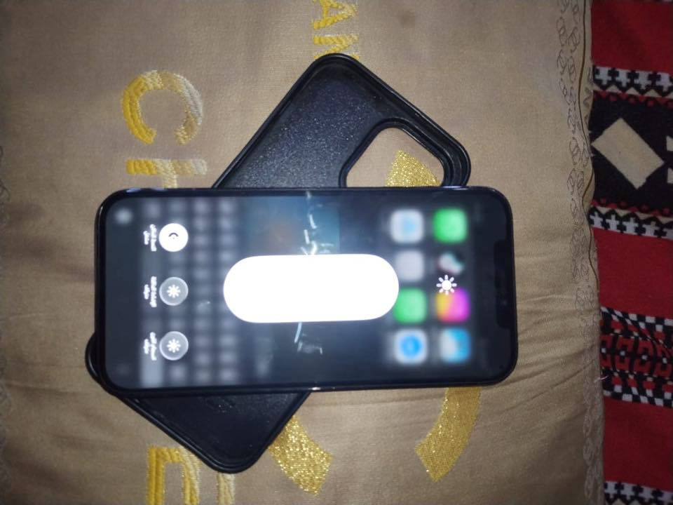 السلام عليكم شباب ايفون 12برو ماكس ثاكره 256بطاريه 94بطاريه مبدله ول بصمه وج متشتغل ول فلاش ملاحضه تصلح بس اني ممصلح ضروف الجهاز رايده به 450وبيه مجال او مراوس شعدك نزل التره ايباد فون تواصل وتساب ***********
