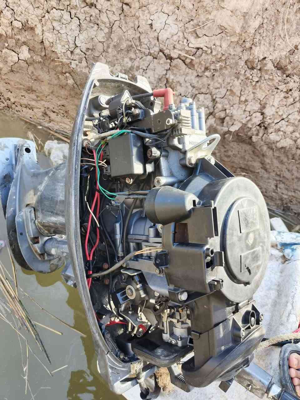 سلام عليكم 40دولفين ماليزي مامفتوحه لاكير ولا محرك مكينه كلش حلوه وناعمه سعره 1400وبيها مجال وهاذ رقمي***********
