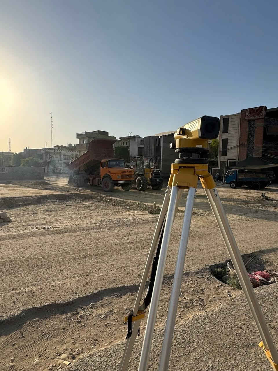 � إعلان هندسي

نقدّم خدمات هندسية ومساحية بدقة واحترافية عالية، وتشمل:

🔹 تقسيم وتنظيم الأراضي وفق الأسس الهندسية
🔹 رفع مساحي شامل باستخدام أجهزة دقيقة وحديثة
🔹 تثبيت حدود الأراضي حسب الإحداثيات الرسمية
🔹 قياس المساحات وتحديد مواقع النقاط بدقة عالية
🔹 إعداد المخططات الهندسية والإفرازات العقارية
🔹 أعمال الـ Civil 3D وإخراج الخرائط والمسارات

نسعى لتقديم عمل هندسي متكامل يجمع بين الدقة، السرعة، والالتزام بالمواعيد.
لمن لديه أرض أو عقار بحاجة إلى رفع، تقسيم، تثبيت حدود أو خدمات مساحية وهندسية، نحن بالخدمة بكل احترافية.

📞 للتواصل والاستفسار:
(ا***********

