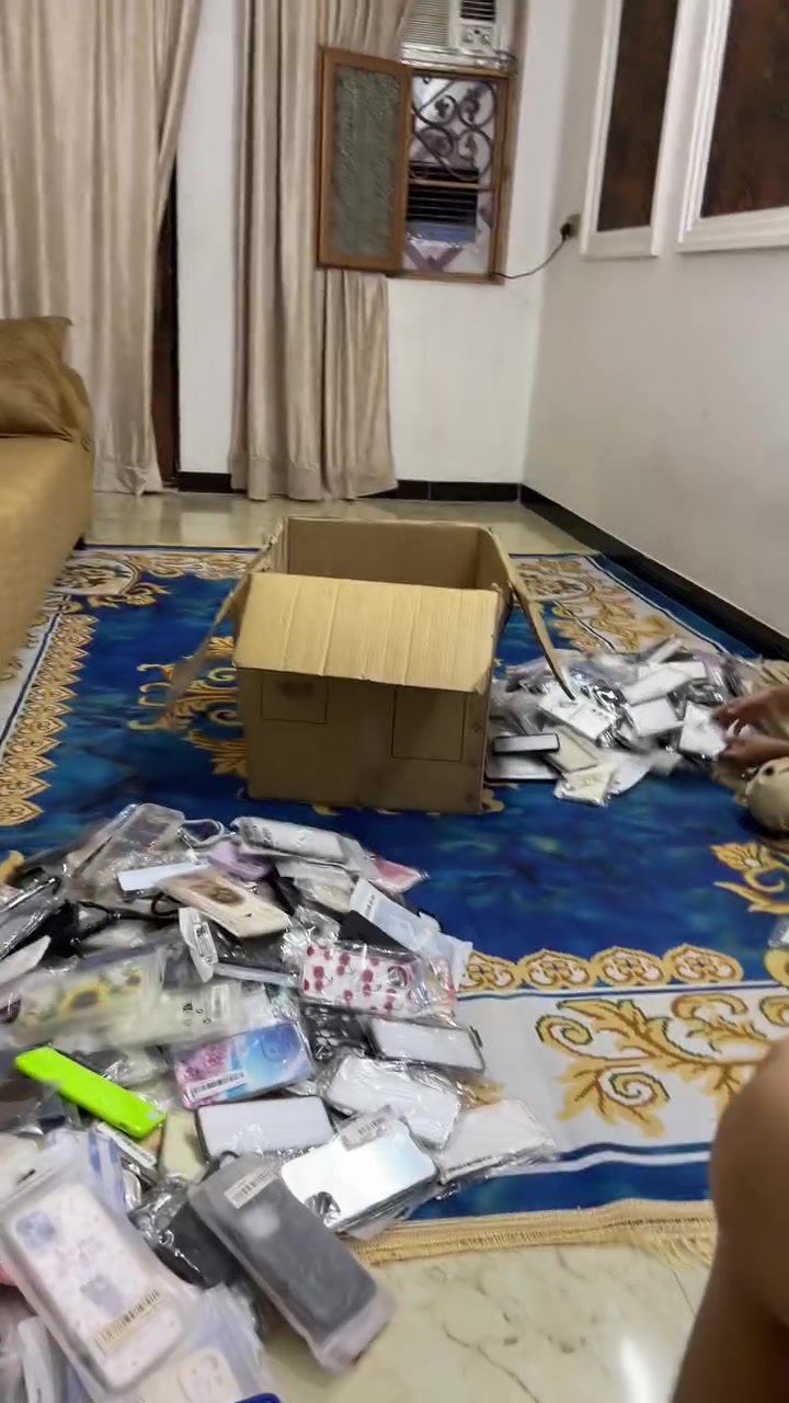 سلام عليكم توفر عندي كفرات ايفونات من7 الى 16برو ماكس واندرويد عدد القطع 350قطعه للستفسار واتساب***********او ماسنجر متواجد واتساب وفيسبوك

