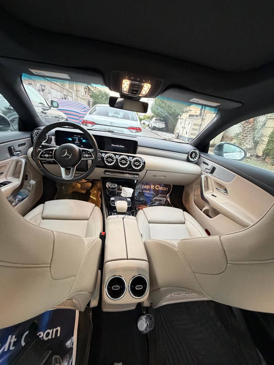 للبيع – مرسيدس CLA 250 
موديل 2020
اللون أبيض لؤلؤي والداخلية بيج فخم 🤍

المواصفات:
 • محرك 2.0 تيربو اقتصادي وقوي بنفس الوقت 
 • كير أوتوماتيك 7 غيارات
 • شاشة مزدوجة (عدادات رقمية + نظام ترفيهي MBUX)
 • تحكم كامل من الستيرنغ 
 • كاميرا خلفية
 • فتحة بانوراما
 • إضاءة داخلية LED بعدة ألوان
 • كراسي جلد كهربائية ويا ذاكرة
 • مساج
 • بصمة تشغيل
 • جناح خلفي رياضي
 • رنكات AMG مقاس 18 🖤

📍 مكان السيارة: بغداد بغداد, العراق


**إذا كنت صاحب هذا الإعلان وتريد حذفه لأي سبب، رجاءا أرسل رسالة إلى الدعم الفني**