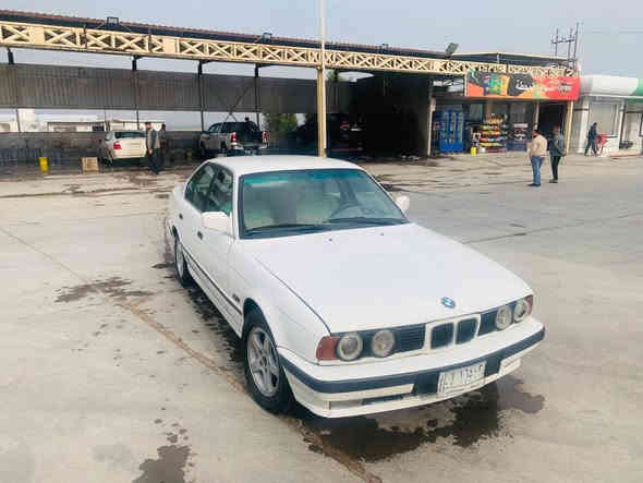 سلام عليكم ورحمه الله
بي ام 525 مفتوح موديل 92 سياره  گير اوتوماتيك كير  مكينه حداديه تخم تاير جاهزه رقم واسط ب اسمي تحويل ثاني يوم شواصي لغود كفاله  كهربائيات كلها شغاله جام كهرباء 
 سعر 37 وبيها مجال 
ستفسار أكثر
***********
