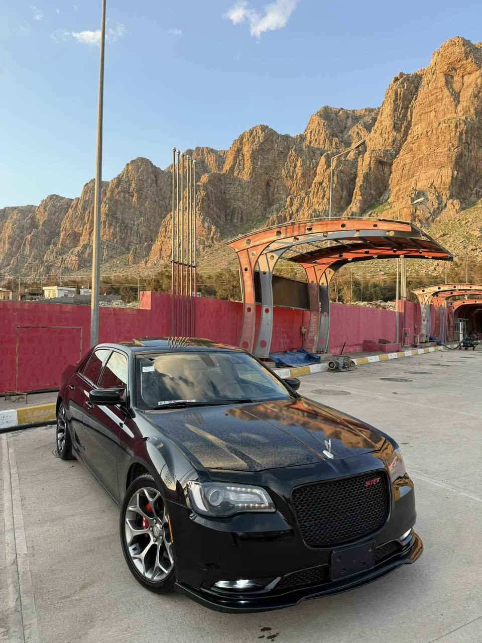 Obama 300c 
موديل ٢٠١٧
ليزه رى دوبه ى
كيرو مه كينه ته بريرد ساردو گه رم به شه رت
كامل جايزه يه ك ٢٥٠مه سره فى نييه 
مواسه فات فول فوله 
كوشن جلد
كوشن سارد و گه رم 
كاميرا
شه غال 
كوشنى پشته وه ئيته ره
په رده 
پانؤراما
سوكان ئيته ر
ئاوينه ئيته ر
سه ياره كه زور توندو توله و بى ته قه و ره قه يه 
٤ويلو تايى لوكى له ژيره
٨٨گه لاو مه جاليكى برايانه 
***********
***********
شوين رانيه
