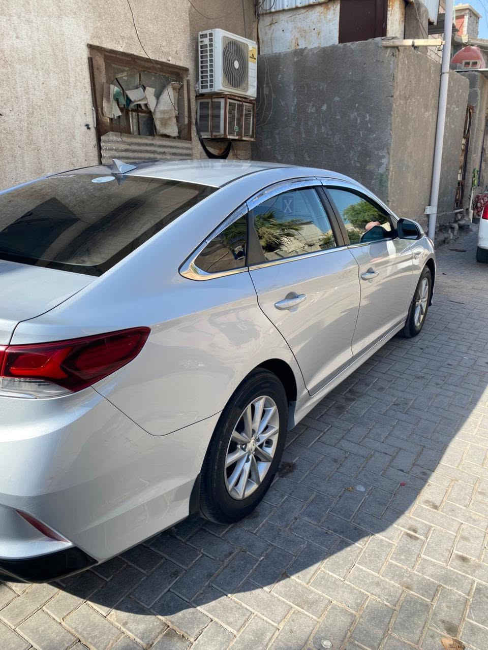 الـ ‏سلام عليكم سيارة سوناتا 2020 سيارة جاهزه  الاخير حداديه تبريد كير محرك بيها منظومة غاز رقم بصرة حره تحويل ثاني يوم اني مكلف با نشر رقم راعيها موجود اي ستفسار بعد اتصل
***********
