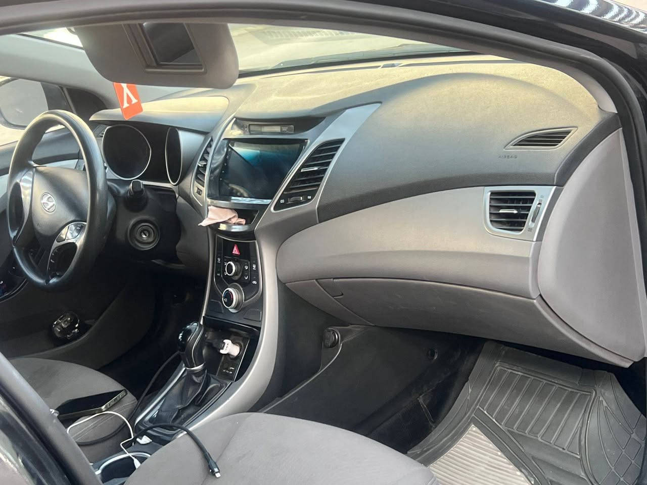 السلام عليكم النترا موديل ١٦ أمريكي
رقم بغداد جديد سنويه جديده هزه جديدة 
بيها بس بنيد مصبوغ بدون دواخل جملغ لخلفي بارد بي 
كير محرك كفاله صدر نضيف ما ناقصها شي ماشيه ١٣٠ 
تبريد تتفه شغاله سياره حلوه وجاهزه 
السعر ١٠٨ وبيها مجال بصيط 
عنوان بغداد لدوره 
رقم تلفون ***********
