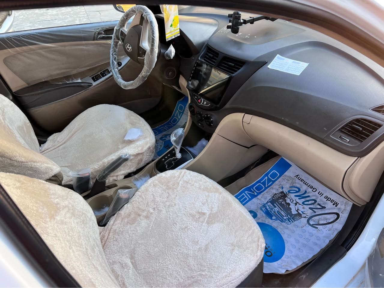 السلام عليكم عندي اكسنت البيع خليجي فول مواصفات موديل ٢٠١٥ بيه حزام فقط جماليه. مكفوله من كص وشواصي ولغود. 
فقط بيه بصبغ حزام . سعر مطلوب ٧٩ ورقه  سياره مابيه اي نقص. موجوده سياره بغداد الحريه *********** بغداد, العراق
