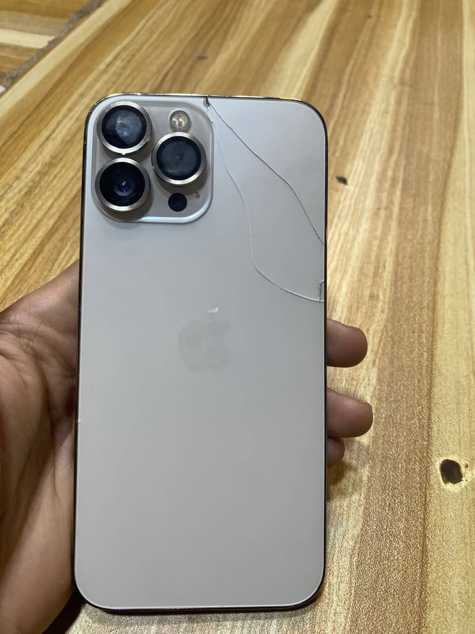 ايفون ١٣برو ماكس مبدل شاشه وشاصي وكاله جهاز نظيف  كلشي شغال سعره ٣٥٠ مكاني بصره قبله رقمي ***********
