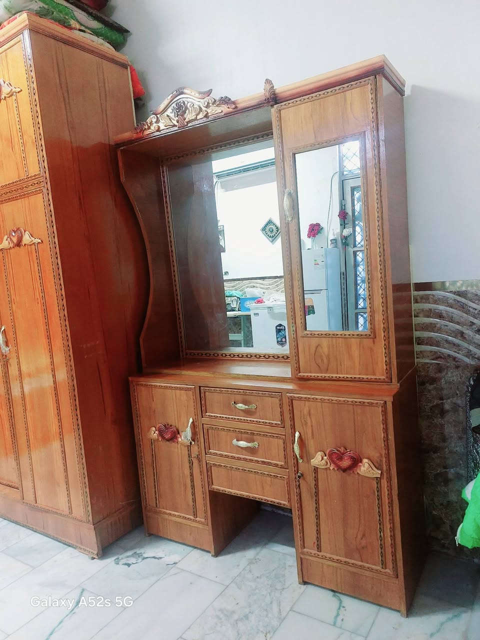 سلام عليكم غرفت خشاب 12باب +زاويه 4بيبان ستخدام 5تشر سعر 1200وبيه مجال العلوان نجف ***********
