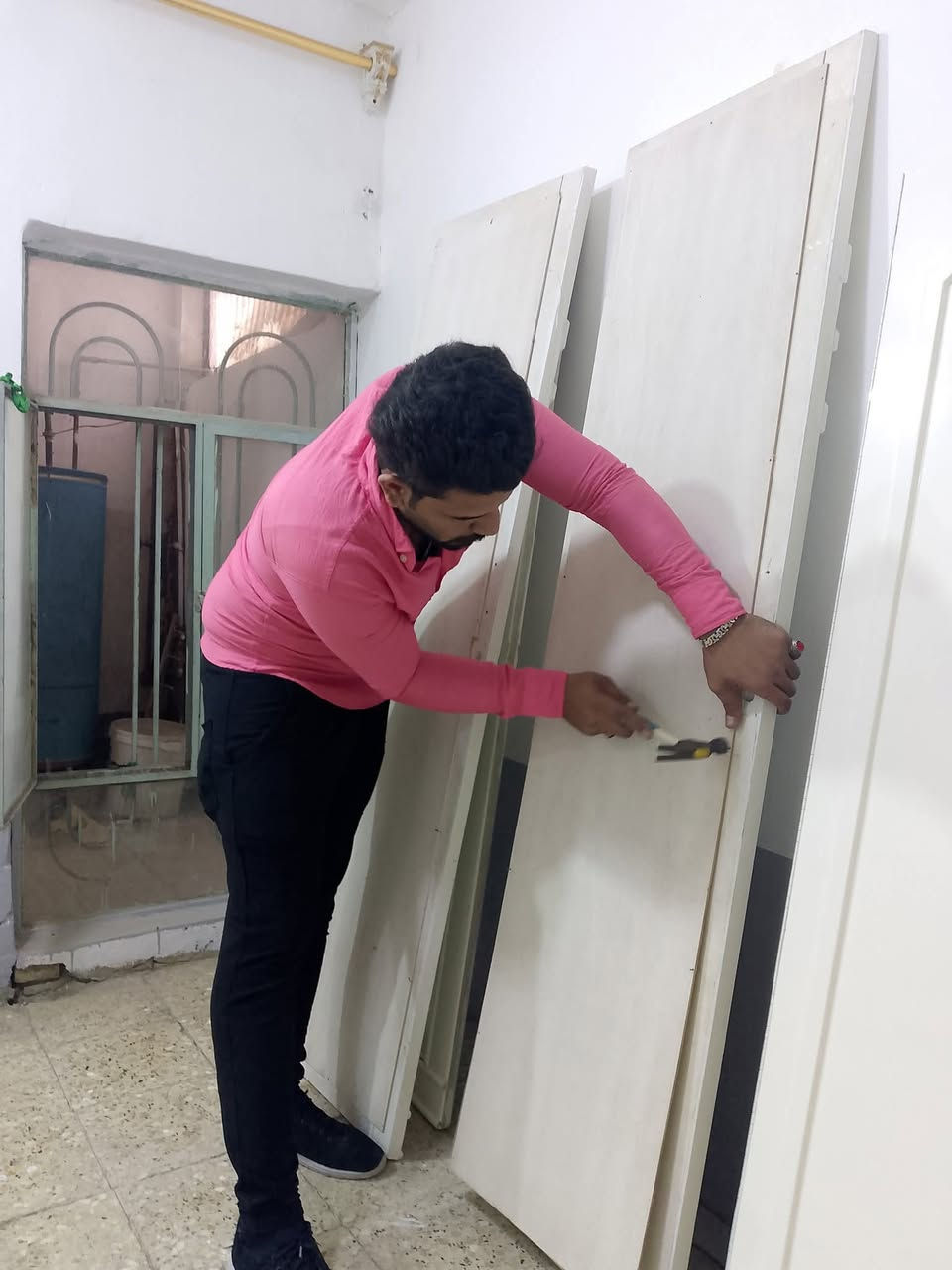 نجار البرق لاسود☄️                                                                        فتح وشد جميع الغرف التركيه والماليزيه واليطاليه والعراقيه ***********
نقل الاثاث اتصل وبيك خير ودلل 
فتح وشد ونقل جميع الغرف📍 نجيك للبيت
📞 للحجز أو الاستفسار: ***********واتساب
جربنا مرة… وتأكد راح تصير زبون دائم 🔩
