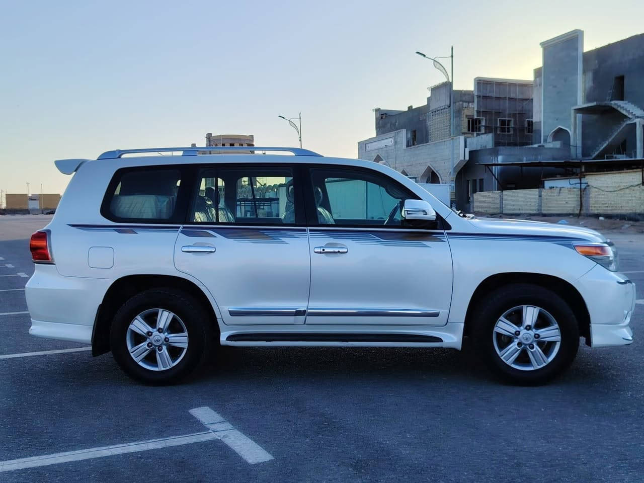 سياره نوع لاندكروز موديل 2014بريميه فول مواصفات واحد عله واحد مواصفات لكزز فتحه بصمه شاشه كامره حساسات امامي خلفي  ثلاجه تحكم ستيرن جهتين شاير مري مري شفط منضومه كشاف زنون سستم سماعات صوت كشنات كهرباي جلد تبريد تدفاه كشنات 7راكب 3قطع تبريد جنطه كهرباي مانع نزلاق مثبا ت سرعه زراك لايت كفاله عامه كير مكينه حداديه تخم تاير تبريد كفاله من ضربه او تبديل او صبغ او بارد او فتح كفاله عامه تحويل مباشر بسمي العنوان كربلاء السعر 398بيه مجال رقم الهاتف***********
