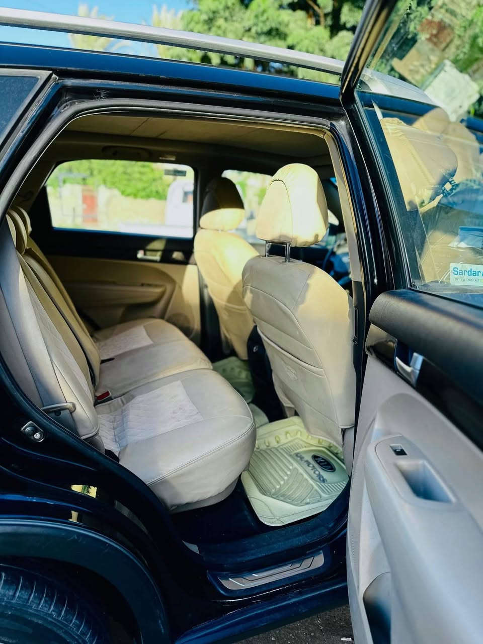 السلام عليكم
للبيع سورينتو خليجي موديل 2014
محرك 6 سلندر كير اوتوماتيك 
رقم اربيل تحويل مباشر 
السياره مثل ماموجود بالصور 
مكان السياره صلاح الدين /الضلوعيه 
السعر/ 185 وبيها مجال 
للاستفسار الاتصال على الرقم 
***********
