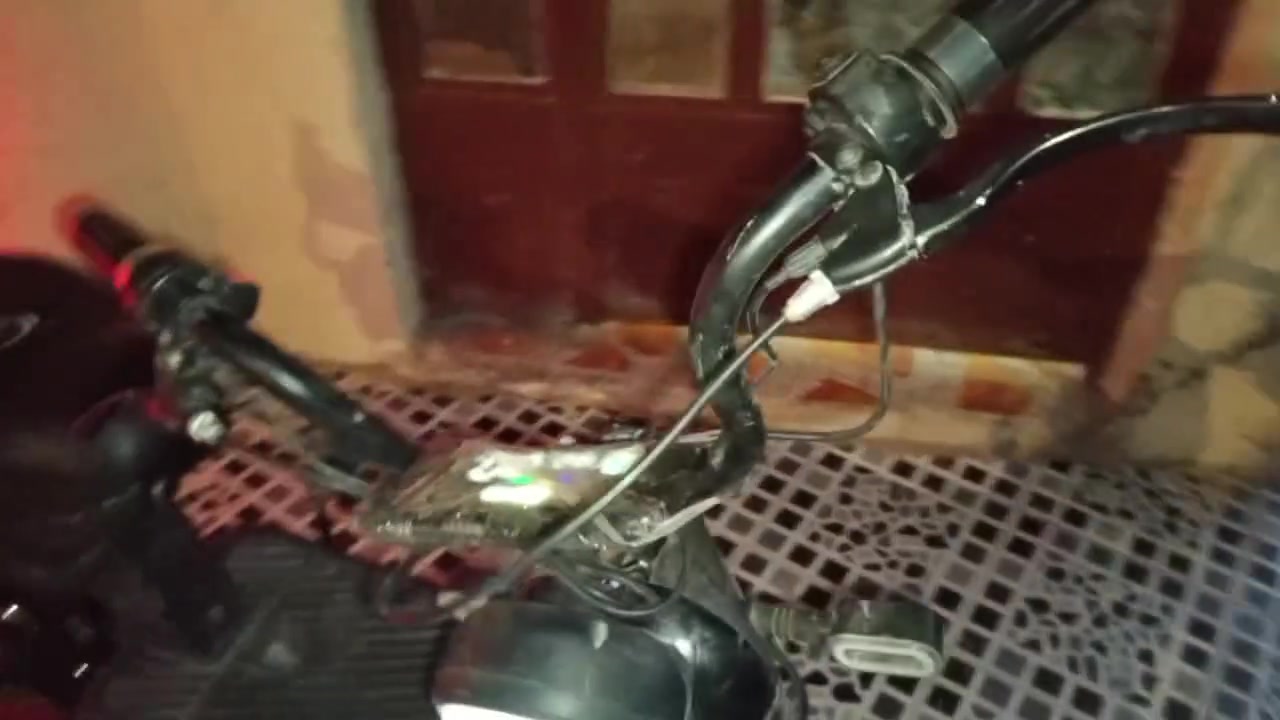 سلام عليكم بايسكل شحن للبيع كامل مكمل من كهربائيات بايسكل يرادله بطاريات فقط السعر 65 وبي مجال بسيط مكان ديالى بعقوبة للتواصل ***********
