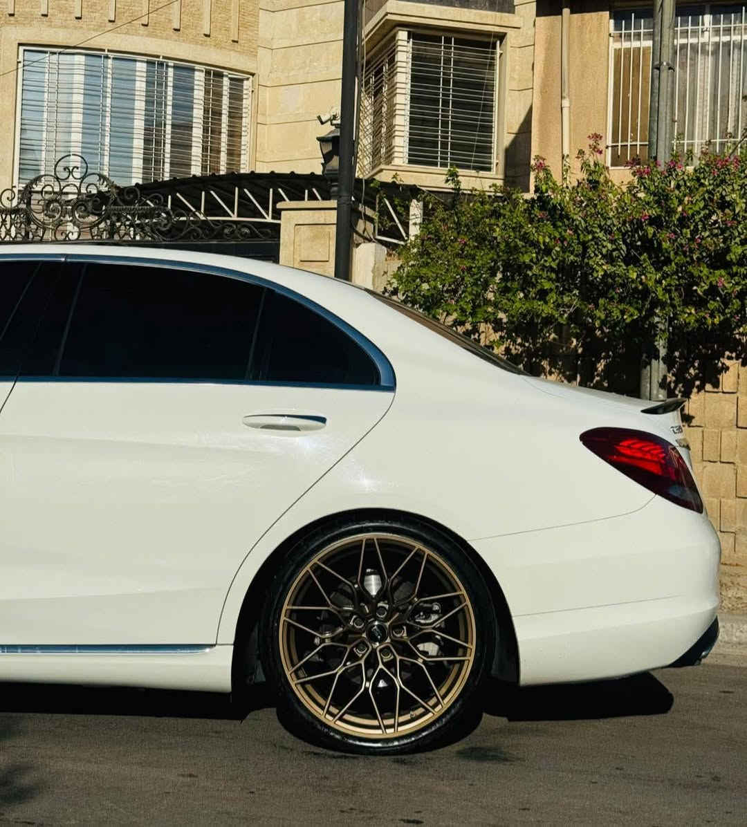 🔥 فرصة مميزة لعشاق الفخامة 🔥
🚗 للبيع: Mercedes C300 موديل 2018 – كلين تايتل – فول مواصفات
✨ المواصفات: ✔️ محرك قوي واقتصادي
✔️ قير أوتوماتيك سلس
✔️ شاشة معلومات كبيرة + نظام ملاحة
✔️ كاميرا خلفية + حساسات أمامية وخلفية
✔️ فتحة سقف بانوراما
✔️ مقاعد جلد فاخرة مع تحكم كهربائي
✔️ تشغيل بصمة (Keyless Start)
✔️ نظام صوتي عالي الجودة
✔️ إضاءة LED حديثة
✔️ جنوط رياضية أصلية
📌 الحالة: 🔹 كلين تايتل (خالية من الحوادث)
🔹 صيانة منتظمة
🔹 سيارة نظيفة جداً من الداخل والخارج
💰 السعر: مناسب جداً وقابل للتفاوض للجادين فقط
📲 للتواصل واتساب فقط: ***********
⚡ سيارة تجمع بين الأداء والفخامة – لا تفوت الفرصة!
