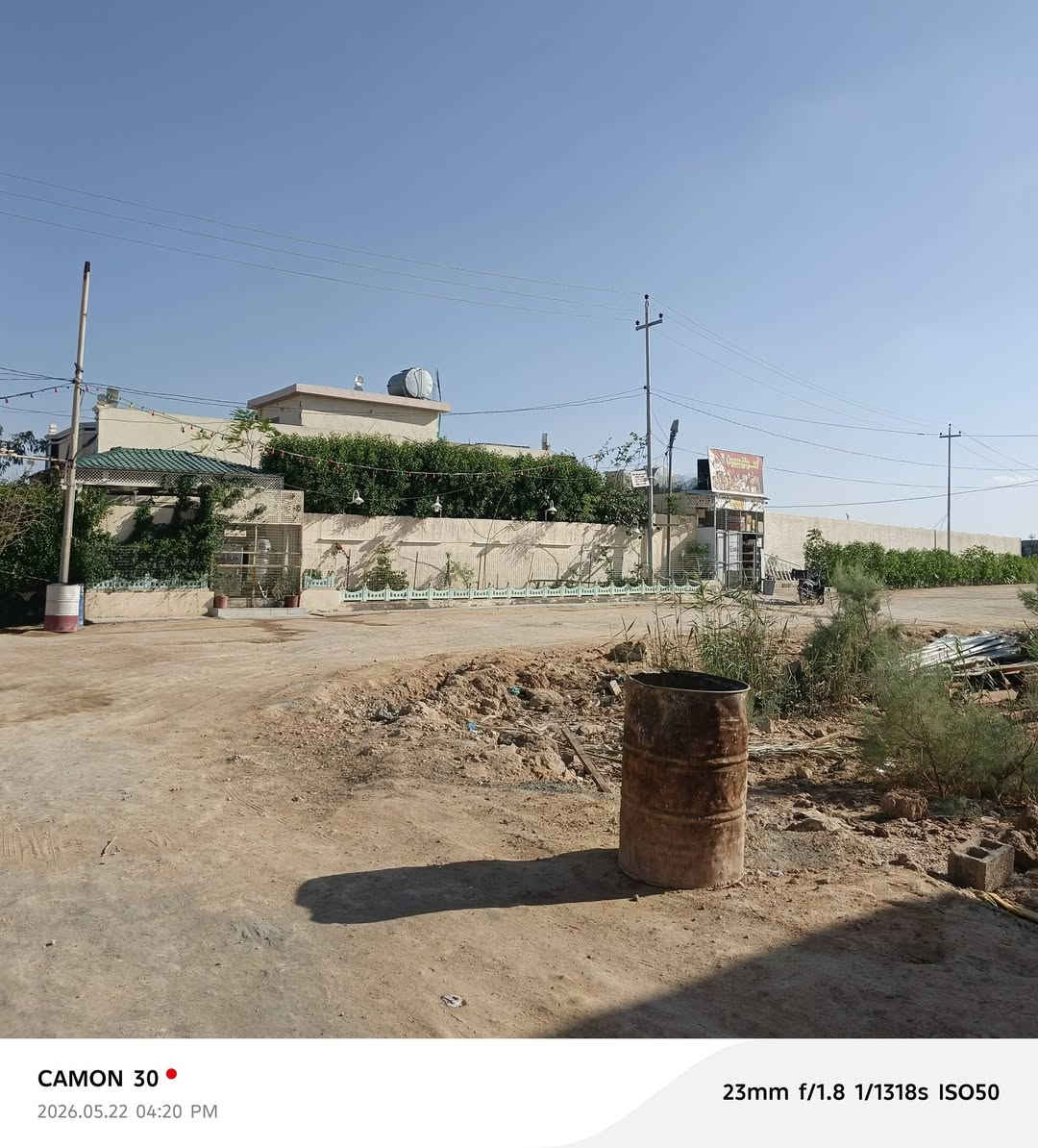@إشارة الدار معروض للبيع مساحته ١٦٠متر لسق ويه المدرسه السيره الفاضله نوع العقار عقد بي وصل تطويب وشغلته مضبوطه ماعلي اي مشكله تروح للبلديه وتفحص يله تشتري شارع ١٠ البيت غرفه وحده الاارضيه صب وقريب ع مجمع طيبه مكانه حي المختار السعر ٣٧وبي مجال للشراي للأستفسار هــ *********** |*********** | +واتساب
