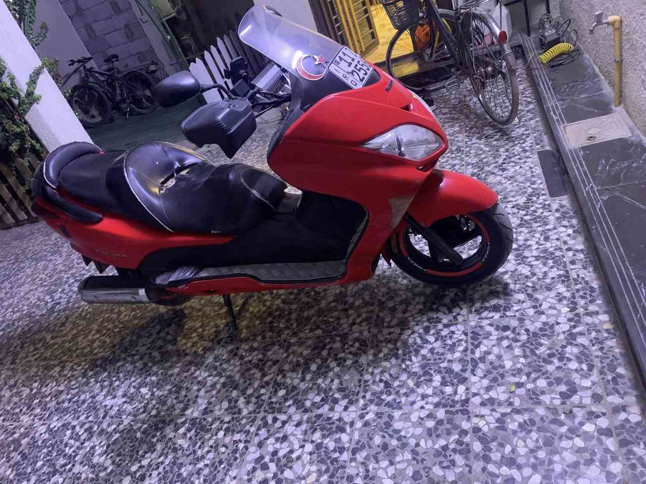 أسلام عليكم للبيع فورزا 08 دراجه جديده مناقصها ربع شاشه سماعات أكفلك كلشي مرقمه وبسمي شرط التحويل مكينه بل جيس ماديرلها غير دهن كلومولي ومي اخضر دراجه خير من الله رايدها ١٧ ورقه قفل رقمي ***********بي وتساب مكاني بغداد ابو اغريب
