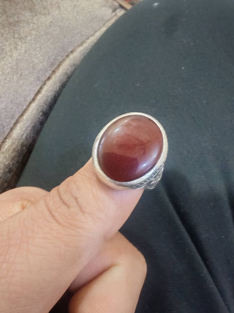 للبيع عقيق يماني كرزي صياغه بحرينيه 
*********** اتصال او واتساب
