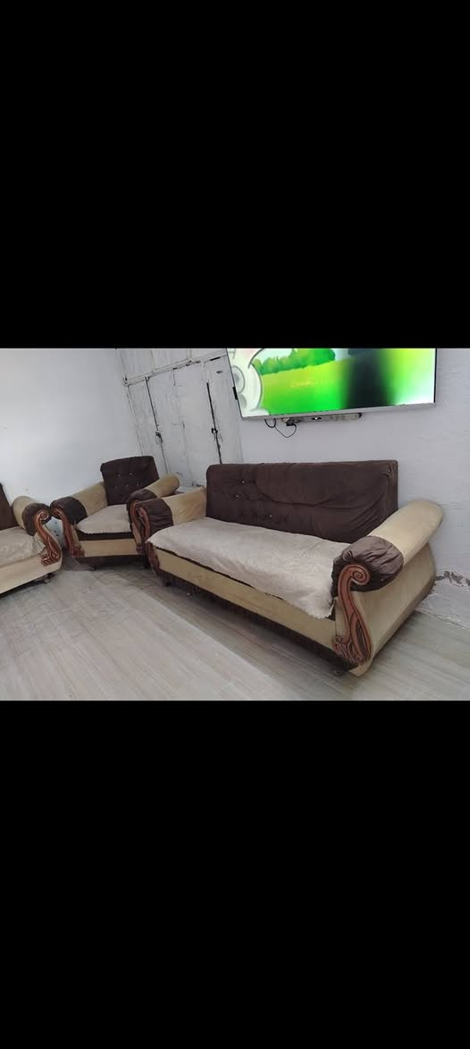 السلام عليكم 
تخم 10 مقاعد يحتاج ترتيب بسيط 
السعر 100 الف
رقم *********** واتس موجود
