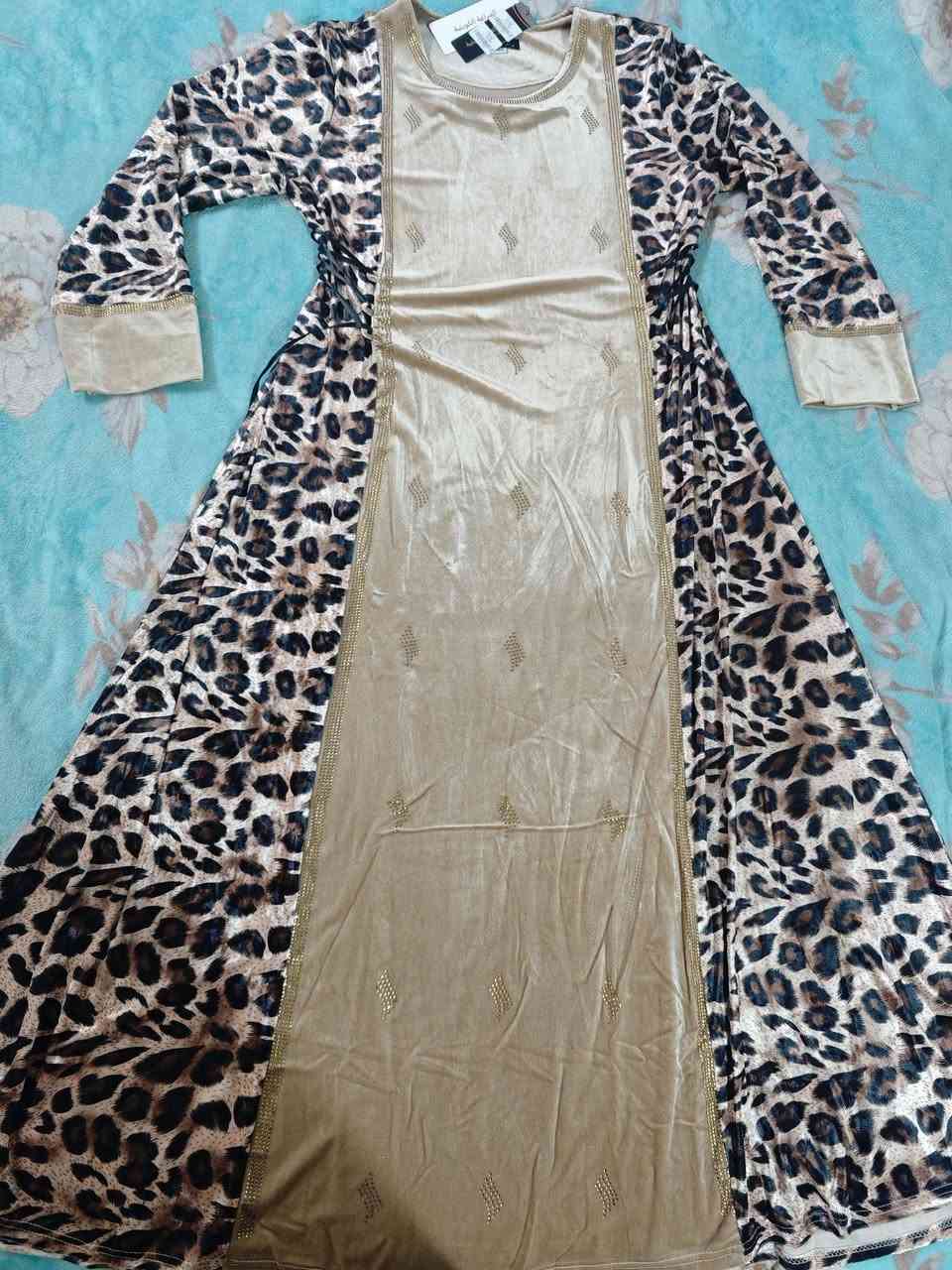 الهودي قياسM ب10 الف القميصM ب10 
الدراعة ب20 ألف قياس L تتخصر تلبس كل القياسات قطعة راقية جديدة الملابس كلها 
ملابس النوم اربعة قياس M ب25 الف
ستيان ولباس الأبيض ب10 الأخضر ب10 ألف القياس واضح بالصورة الإكسسوارات هدية


**إذا كنت صاحب هذا الإعلان وتريد حذفه لأي سبب، رجاءا أرسل رسالة إلى الدعم الفني**