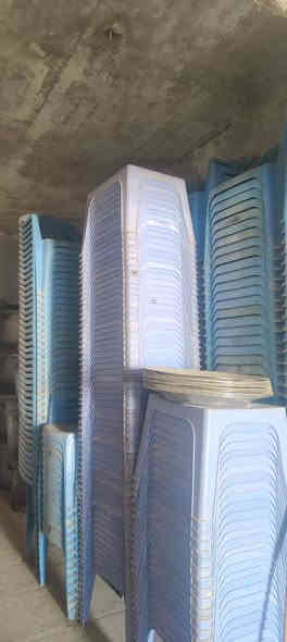 ميز عدد ٥٠ كرسي عدد ٣٠٠ جدر عدد ١٦ واغراض متفرقه للبيع الاتصال الرقم ***********
