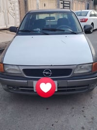 استرا مديل 1993 محرك 16 كير عادي بدون ضرر بدون صبغ والقشر كدام العين د...