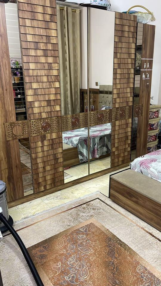 السلام عليكم 
غرفة نوم مستعملة نظيفة للبيع  9 قطع السعر 500 الف و بيها مجال 
المكان بغداد السيدية 
الشراي المراسلة على الواتس ***********
