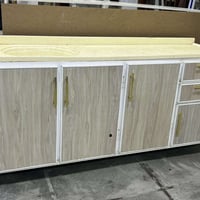 كاونتر للبيع بدون ملحق الكاونتر  مترتين و70 والسنك مترتين نضيف السعر 3...