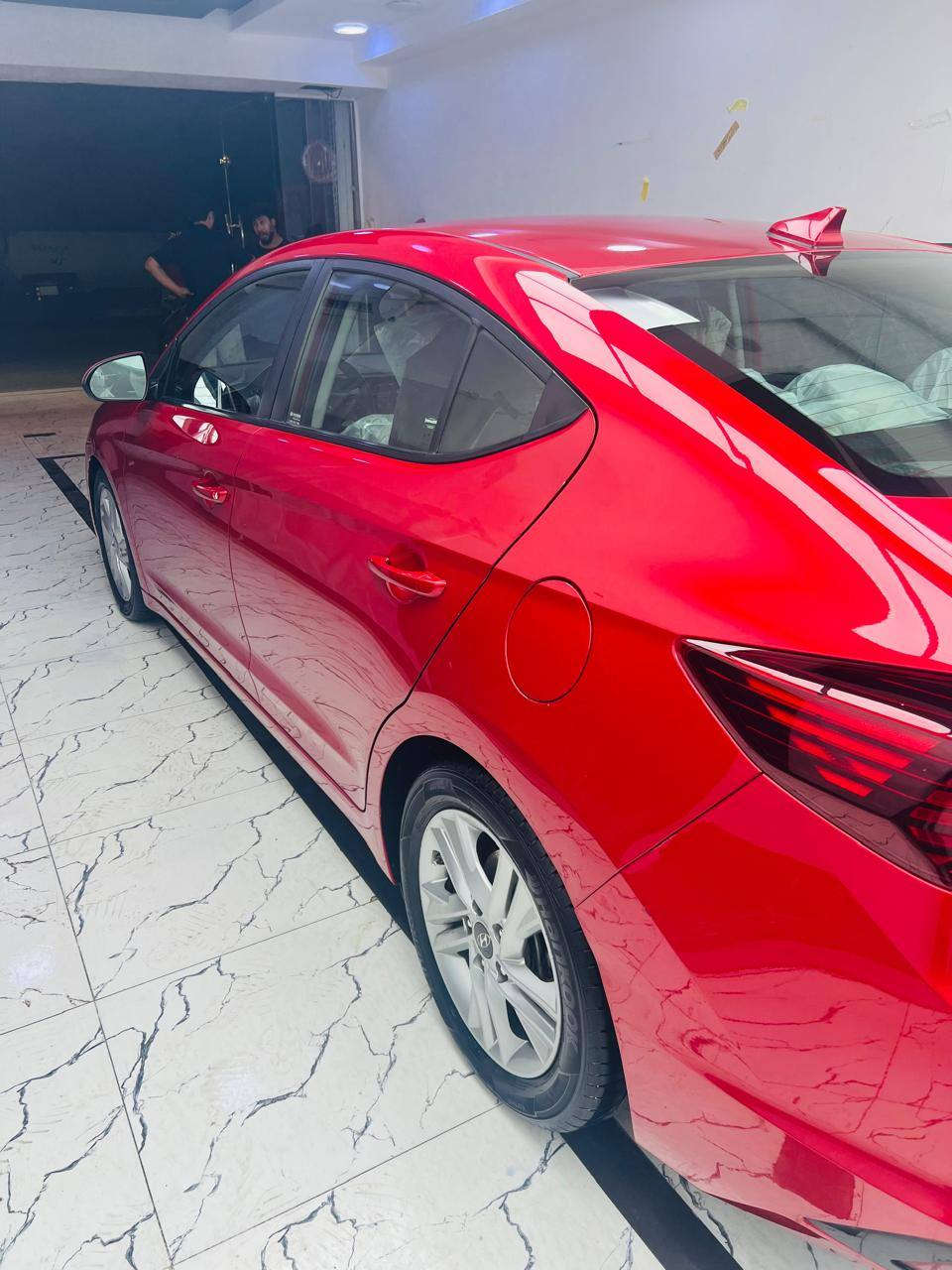 سلام عليكم النتره موديل 2020 لسعر ١٣٥ بكاني بغداد سيره مكفواله من الفتح ي شي ما مفتوح بيه بس ربع لبنيد مصبوغ بكانه مصلح وبدون يرباكو بدون دواخل يمك لسنور وبسمي السياره و بنفس ليوم روح وياك حول رقم الهاتف *********** تصال فقط
