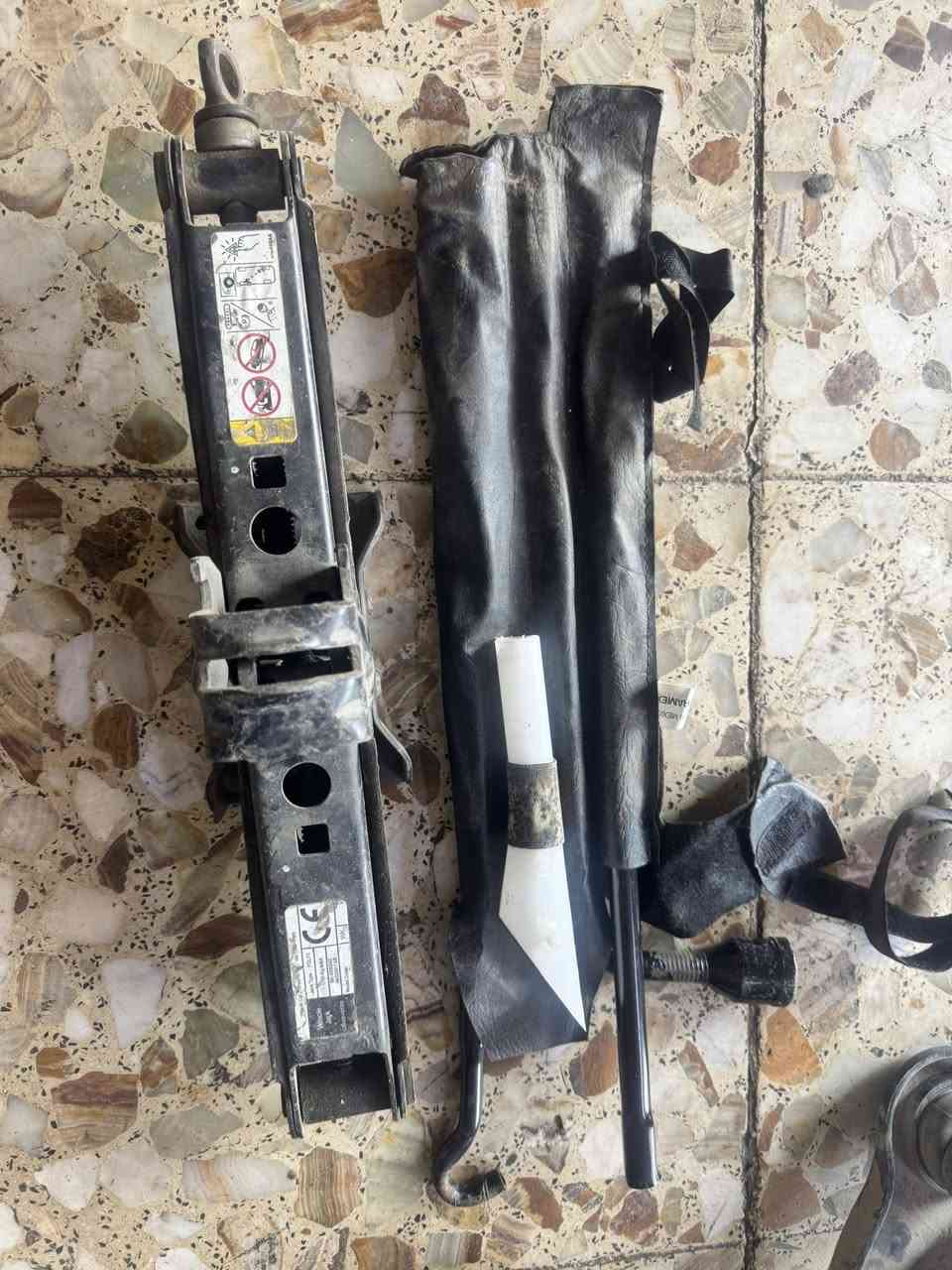 السلامً عليكم غراض جيب زوج طبلات +جك ويل اسبانة عده كامله +زوج ابطاين البيع ***********
