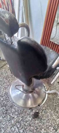 كرسي حلاقه شغال بس دوشمه . مدينة الصدر  07712916943