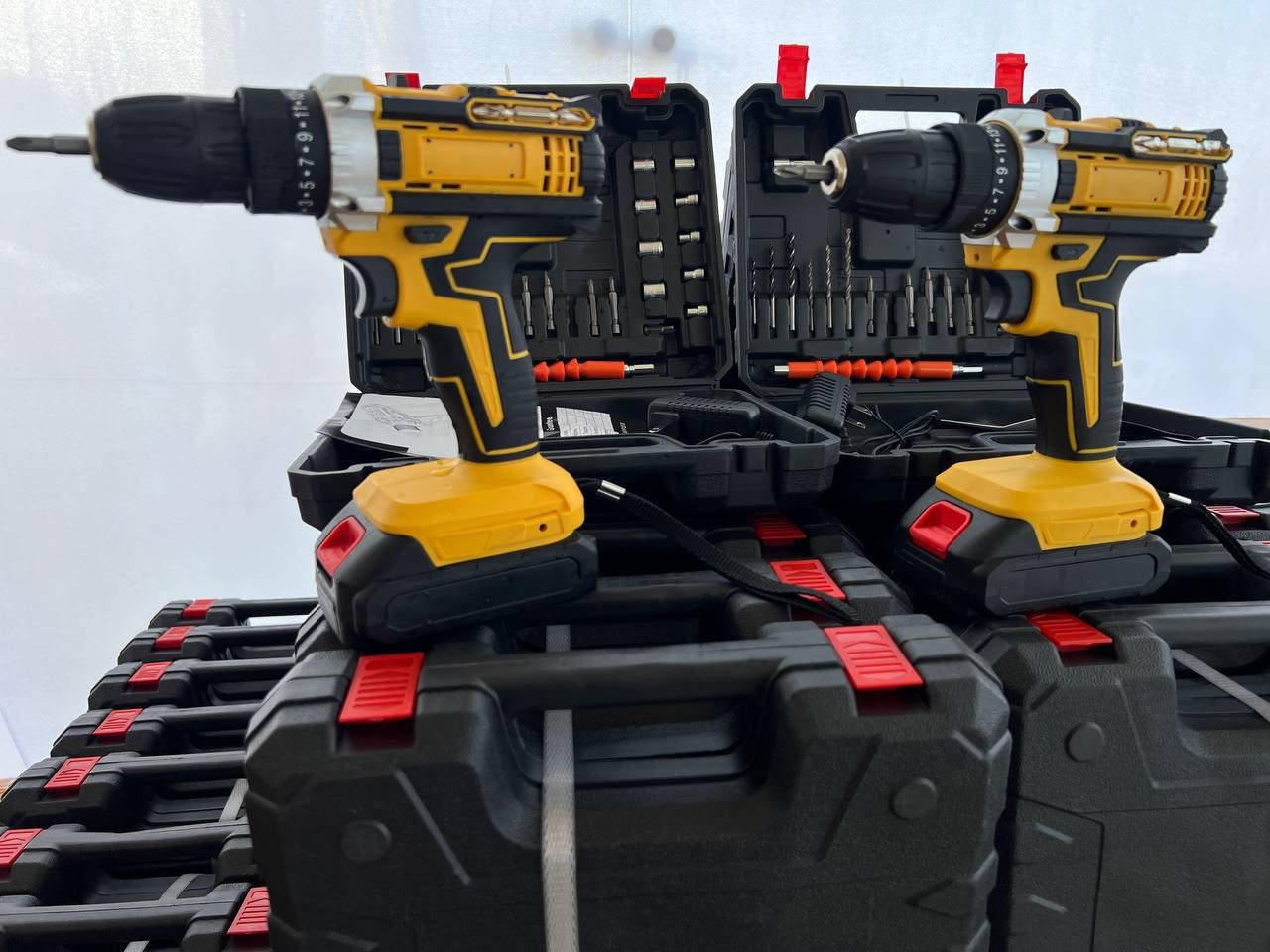 ناوی کالا { دریل  }
٢٨ پارچەیە 
پاتری بەقوەت بەرگە گرتنی زۆر 
١ پاتری لەگەلدایە 
شەخن 
دەمی کردنەوە بەستن 
دەمی 
دەمی کون کردن 
دەمی سوران بۆ کاتی بەستن 
 ١ عدد ؛~ ٢٨ هەزار 
جوملە :٢٣ هەزار

‎گەیاندن لەسەر خۆمانە بۆ تەواوی کوردستان عێراق
‎عدد بەردەستە بە جوملە 
‎بە جوملەمان هەیە بۆ دوکاندارە بەڕێزەکان
‎ژ.م***********
‎واتساب-ڤایبەر
