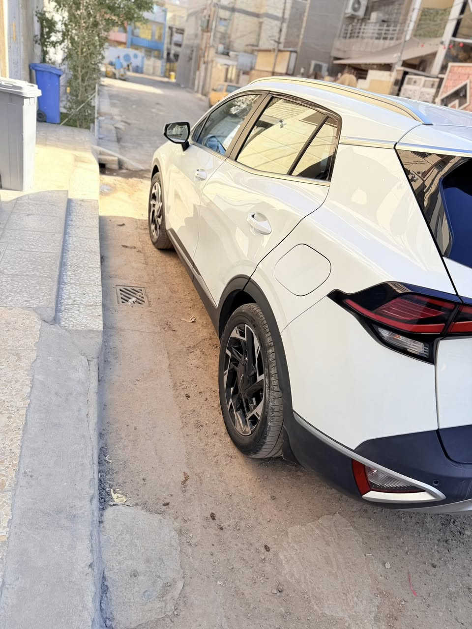 السلام عليكم

كيا سبورتج خليجي 

رقم بغداد

موديل 2024

ماشي 48الف

محرك 2000 الفين دوش 

بصمه 

جنطه كهرباء 

كراسي كهرباء 

تشغيل عن بعد 

شاش نفكيشن 

وكل حجم 19 

كشنات تدفئى 

كشنات مخمل  

داخل عسلي 

نقطه عمياء

شفتات ستيرن 

شاحن واير ليس 

مكان سياره بغداد 

السعر 22800$ بي مجال بسيط ‏

العنوان بغداد 

الاستفسار 
***********
***********
