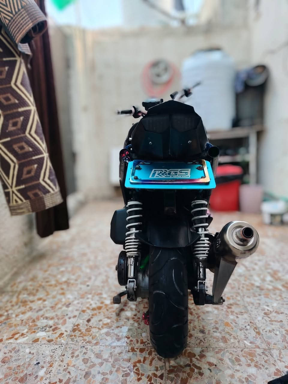 السلام عليكم  الدراجه لبيع الدراجه مزوده تزويد خارجي شوفت عينك السعر ٩٥٠ وبيه مجال العنوان نجف الشرف الرقم ***********
