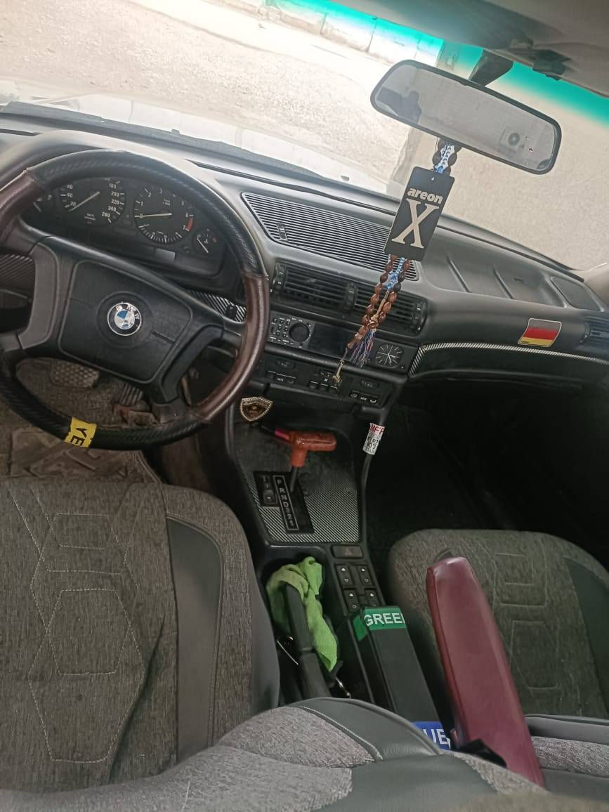 السلام عليكم بيئم 735 موديل 92 دبل جكمجة تبريد شغال كير مكينة مكفولات رقم جديد بسمي مستعجل على البيع *********** المكان الشعب او ملعب الشعب بغداد, العراق
