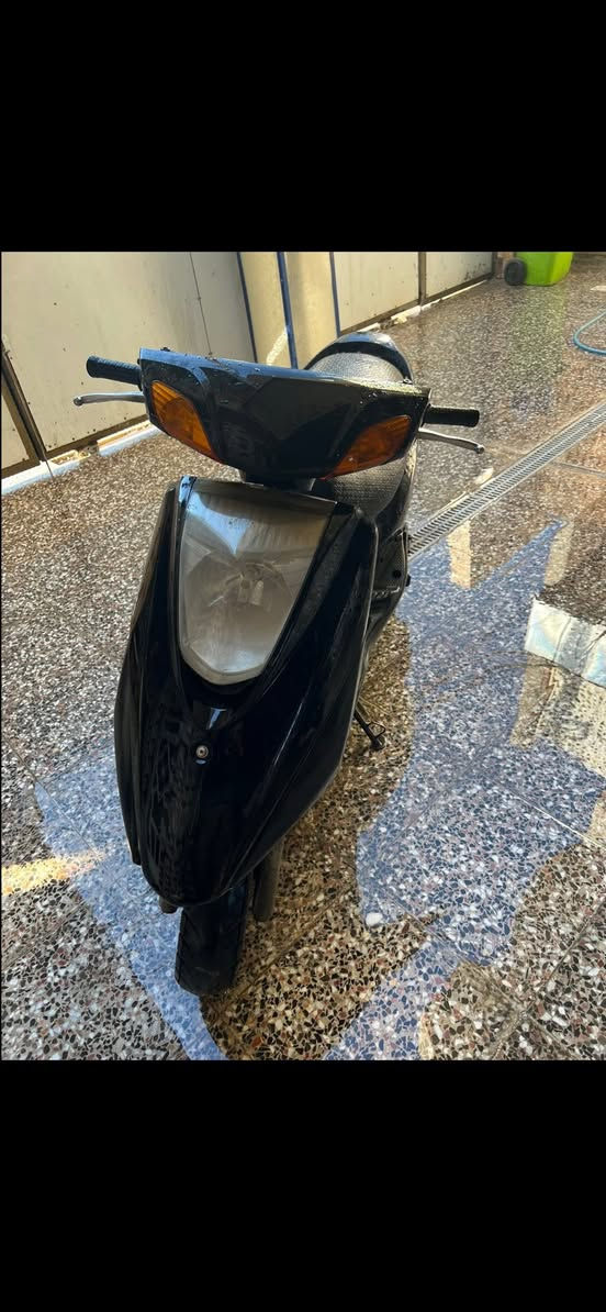 دراجة بريز مصاله شهر من نزلت من الرمبه اوراقه موجوده 140 سرعه مكفوله كلها كفراتها مابيها شخط ما ماشيه 
رقم***********
