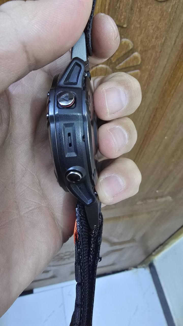 ساعه كارمن فنكس6xبروحجم51مع كيبل شحن اصلي نظافه كماموضح استفسار واتس وخاص***********
