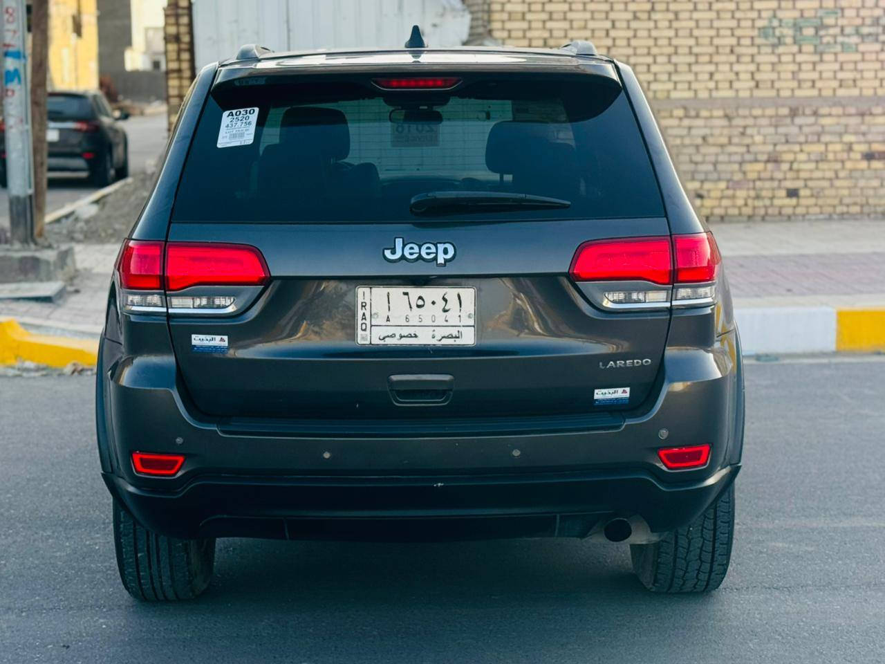 سلام عليكم جيب لاريدو موديل 2018 اصل رقم بصره حره تحويل مشروع وطني بيه جاملق وبنيد بدون ضرر داخلي موصفات السياره بصمه كشنات جلد وكهرباي بصمت باب تحكم استيرن شاشه كبيره كامره دوار يدات استيل حاجب ع لايت ماشيه 100 الف أشار ب مري دواخل لونين جاهز حداديه تبريد ثلج تخم تاير مكان السياره الناصريه مركز 185 نتصال ع رقم***********
