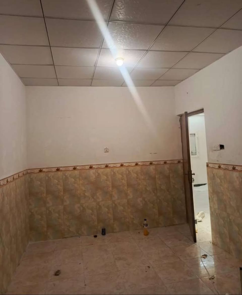 للايجار
شقه طابق اول جديده في الجمهوريه شارع المكاتب تحتوي ع غرفتين صاله مطبخ صحيات سعر الايجار 500
***********
