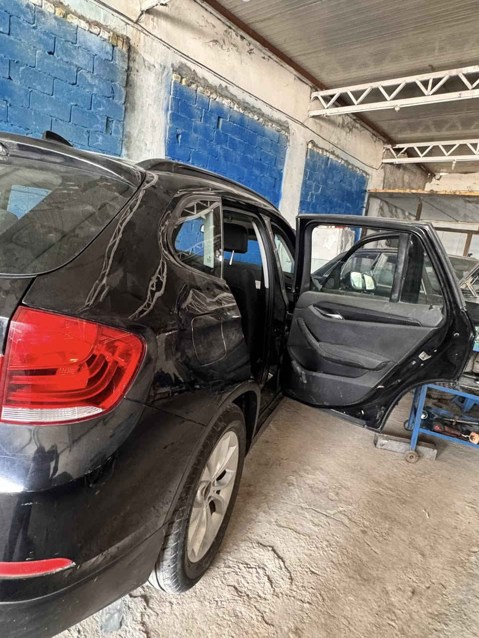 السلام عليكم   للبيع او لمراوس
BMW. X1.  2014

السياره مكفوله من الحادث 

بيه صبغ جاملغين وبنيد بدون ضربه فقط صبغ 

محرك اربعه سلندر تيربو 

فول مواصفات بصمه 

تبريد 

أشاير بل مري 

مري شفط 

كير إلكتروني 

قطعتين تبريد 

شاشه تحكم ماوس 

شاشه اعطال 

كهربائيات جديده وشغاله كله 

غرفه جديده بدون اي ضرر كشنات كهرباء 

لايت عدسه سوار 

وموصفات BMWالمعروفه 

رقم بابل مداور ثاني يوم 

(مكينه السياره لاطشه )

ابيعه عل وضعه بدون مكينه 

*********** تواصل واتساب
