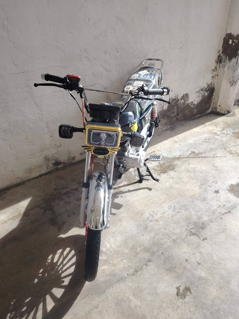 السلام عليكم دراجه للبيع نوع سيفان سونك مكينه 200. فول نضافه اي نقص مابيه سعر 800 وبيه مجال مكان ديالى شهربأن ***********
