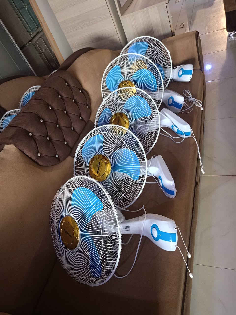 بنكات مستخدمات شي قليل بيهن ما مستخدمات جدد 👌 النظافه فول مو شحن كهرباء باقي الاستفسار عل رقم فقط ***********  📱📞حول المثنى معرض اربيل للاثاث
