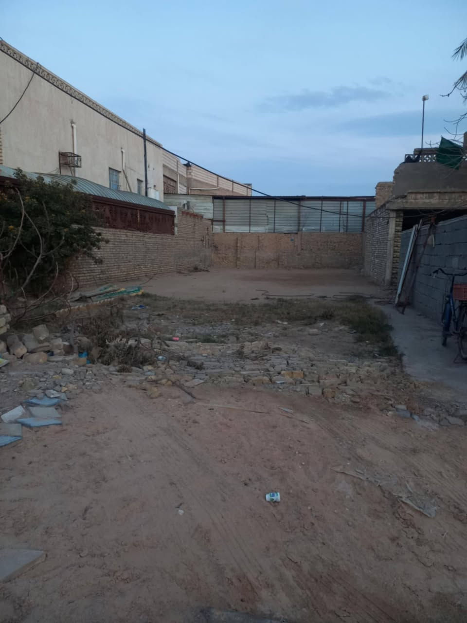 مكلفة بالنشر... 
قطعة ارض للبيع حي المعلمين الاولى خلف مول الحي  المساحة 300 متر  للاستفسار الاتصال على الرقم  ...***********
