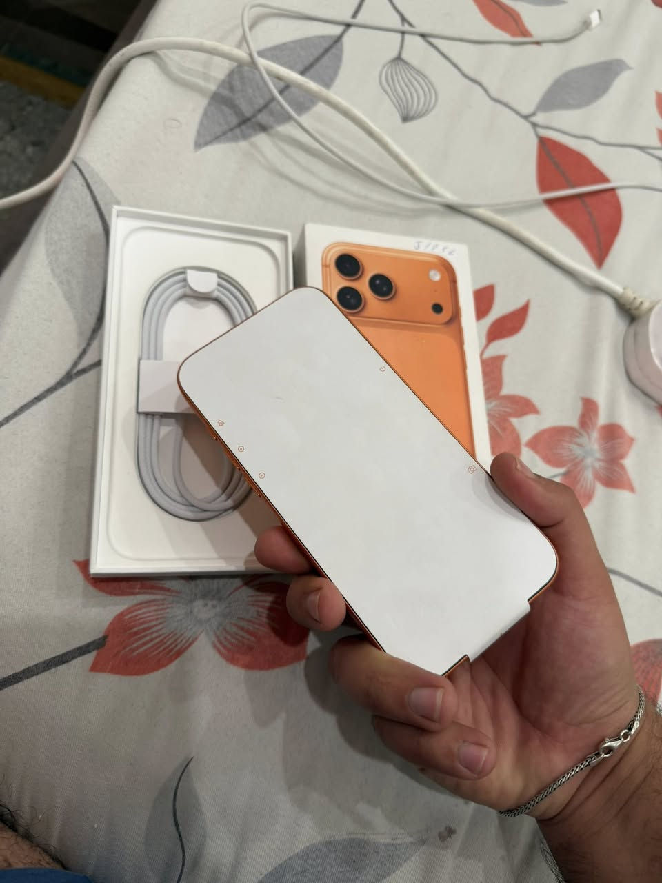 ايفون 17 برو ماكس ذاكرة 256 سيمكارت ألون برتقالي سعره 2200 مكاني بغدادرقمي *********** رقمي ثاني ***********
