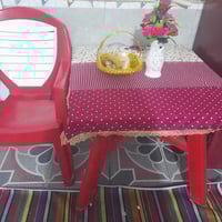 ميز طعام • ٢ كرسي • استخدام قليل