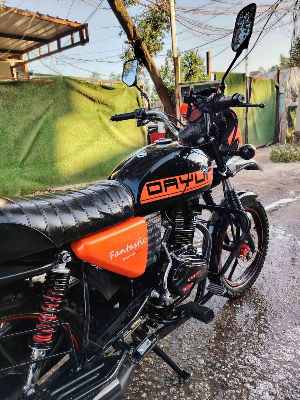 السلام عليكم دراجه ديوان ٢٠٢٥ رقم أربيل ماشيه ١٠ الالف حقيقي بعدها بأسم الشركه تجيب فيتر وتجي تفحص دراجه طافيه ومتروكه صار شهرين ***********
