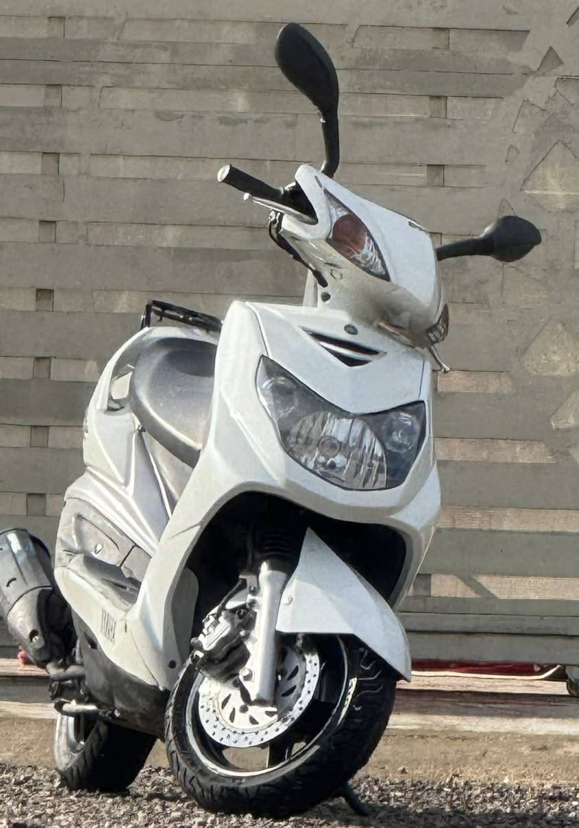 السلام عليكم درجه سكنس البيع دراجه مكفوله كفاله عامه من كلشي رمبه صار 25 يوم من نزلت العنوان المحموديه 
السعر1100 وبيه مجال جديد بمعنى الكلام دراجه نوزل خطين 
      حسين ***********
