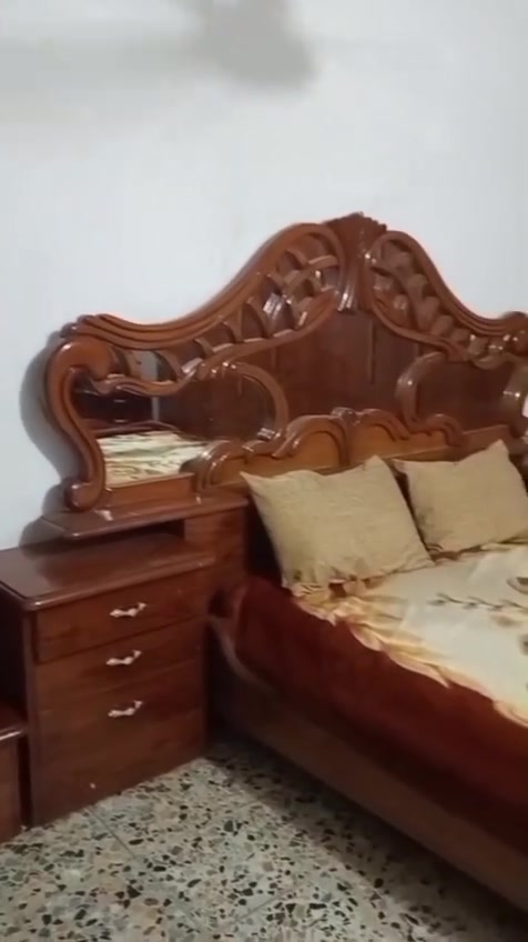 غرفه نوم للبيع مكاني بغداد مدينه الصدر 
*********** مامتواجد بل فيس
